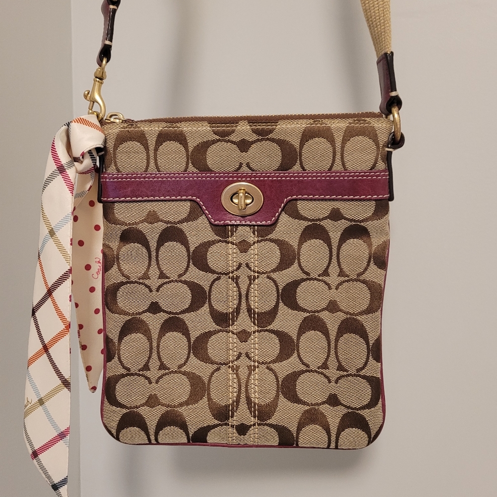 Coach Hampton Signature Canvas Swingpack Crossbody